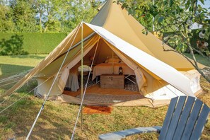 Property grounds - Glamping 'Hébergement Insolite En Tente' with Private Garden (Allonnes)