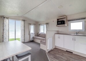 Interior - Castaways Oyster 8 Sea View (Pet) (Bacton-on-Sea)
