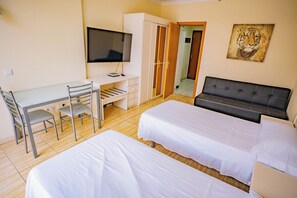 1 bedroom, free WiFi, bed sheets - Vacation Apartment 'Increble Atico En Playa Martianez' with Sea View, Shared Pool and Wi-Fi (Puerto de la Cruz)