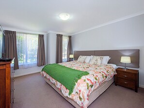 Comfort House, Multiple Beds, Non Smoking | 2 bedrooms, individually decorated, individually furnished - Salty Sands (Broadwater)