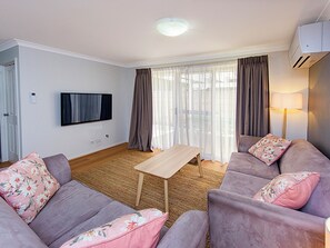 Comfort House, Multiple Beds, Non Smoking | Living area | 55-inch TV with digital channels - Salty Sands (Broadwater)