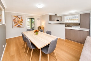 Comfort House, Multiple Beds, Non Smoking | Dining room - Salty Sands (Broadwater)