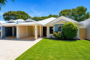 Front of property - Salty Sands (Broadwater)