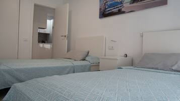 1 slaapkamer, een strijkplank/strijkijzer, gratis wifi, beddengoed