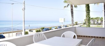 Villa 'Residence L'ebbrezza Del Mare' met Uitzicht op Zee, Wifi en Airconditioning
