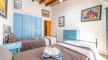 3 makuuhuonetta, silitysrauta/-lauta, ilmainen Wi-Fi, vuodevaatteet