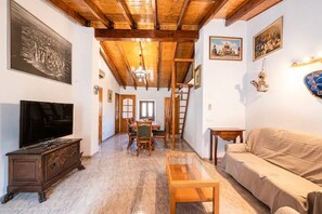 TV, stereo - Holiday Home 'C'an Artur' with Private Terrace and Wi-Fi (Binissalem)