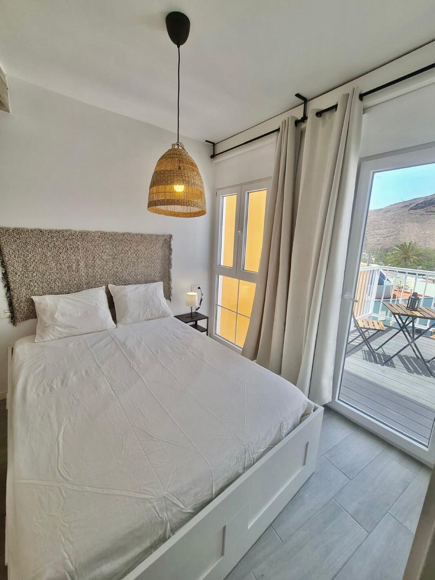 1 slaapkamer, een strijkplank/strijkijzer, gratis wifi, beddengoed