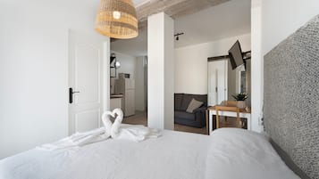1 slaapkamer, een strijkplank/strijkijzer, gratis wifi, beddengoed