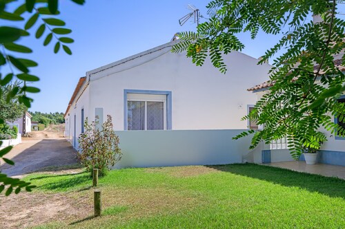 Holiday Home 'Casa Dos Lírios' with Mountain View, Private Terrace and Wi-Fi