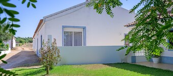 Holiday Home 'Casa Dos Lírios' with Mountain View, Private Terrace and Wi-Fi