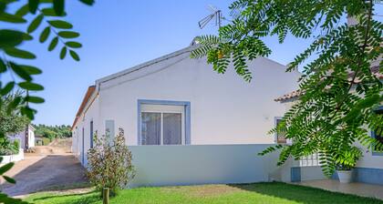 Holiday Home 'Casa Dos Lírios' with Mountain View, Private Terrace and Wi-Fi