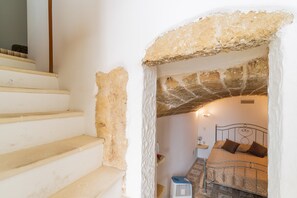 Interior - Apartment 'Elena Inn' with Private Terrace, Wi-Fi and Air Conditioning (Matino)