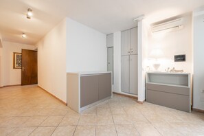 Interior - Holiday Home 'Casa Francesca' with Mountain View, Wi-Fi and Air Conditioning (Villa san pietro)