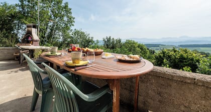 Gästehaus 'Chambre Verte' mit Bergblick, privater Terrasse und gemeinsamem Garten