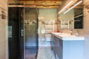 Shower, towels