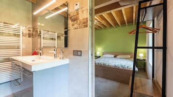 2 chambres, fer et planche à repasser, draps fournis