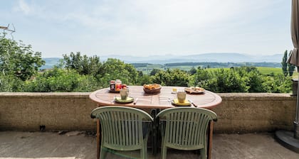 Bed and breakfast "Chambre Bleue" with Mountain View, Private Terrace and Shared Garden