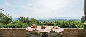 Bed and breakfast "Chambre Bleue" with Mountain View, Private Terrace and Shared Garden