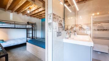 2 bedrooms, iron/ironing board, bed sheets