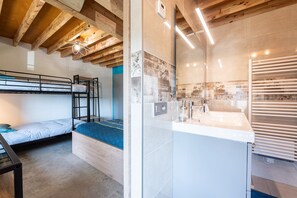 2 Schlafzimmer, Bügeleisen/Bügelbrett, Bettwäsche