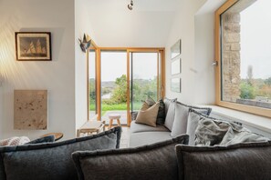 Fireplace - Apartment 'Maison Mer' with Sea View, Shared Terrace and Private Garden (Cancale)