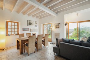 Interior - Apartment 'Maison Mer' with Sea View, Shared Terrace and Private Garden (Cancale)