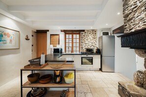 雪櫃、微波爐、焗爐、爐具