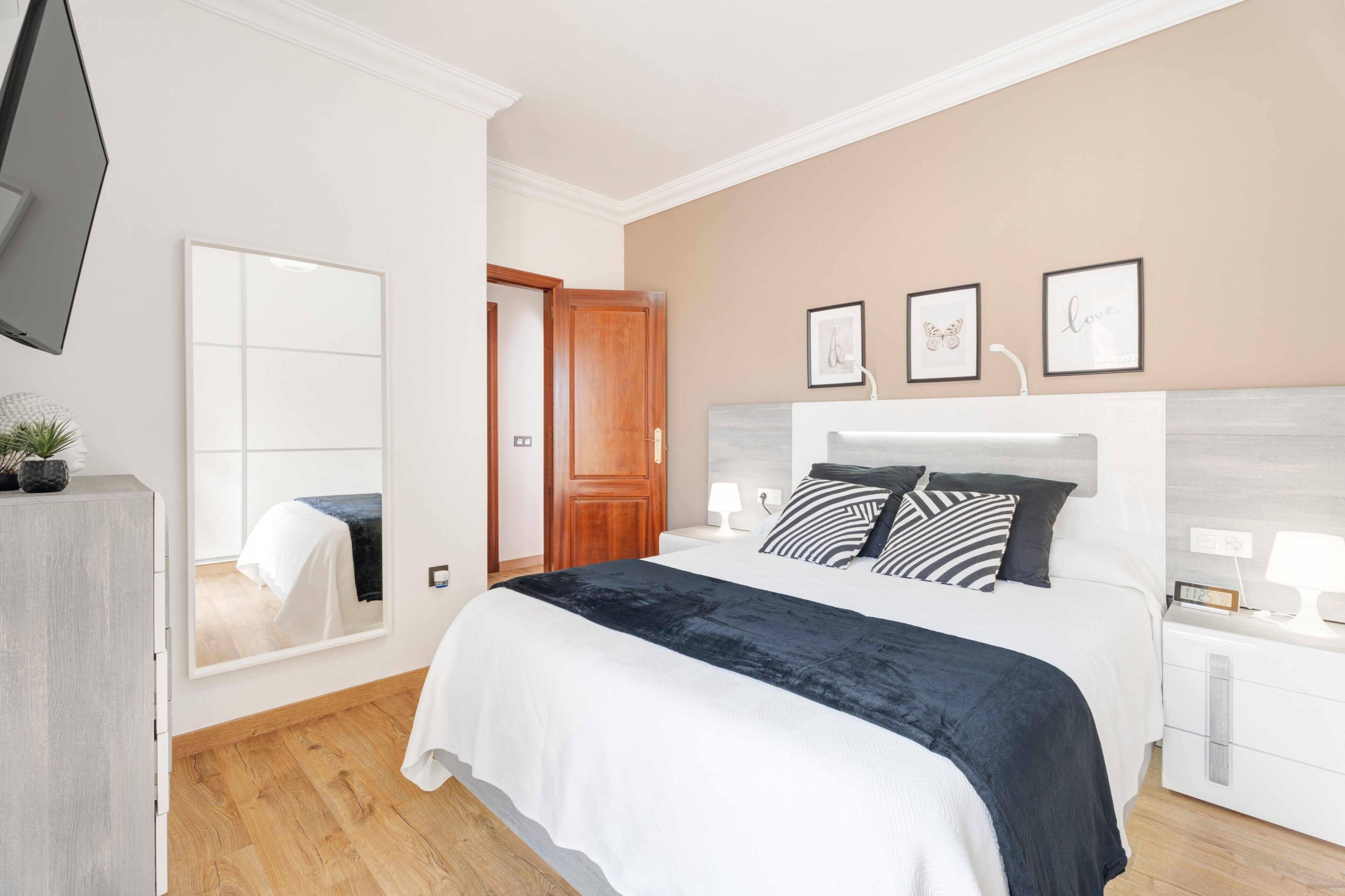 2 bedrooms, iron/ironing board, free WiFi, bed sheets