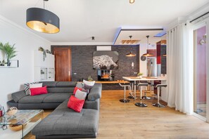 Televisión, chimenea y videojuegos 