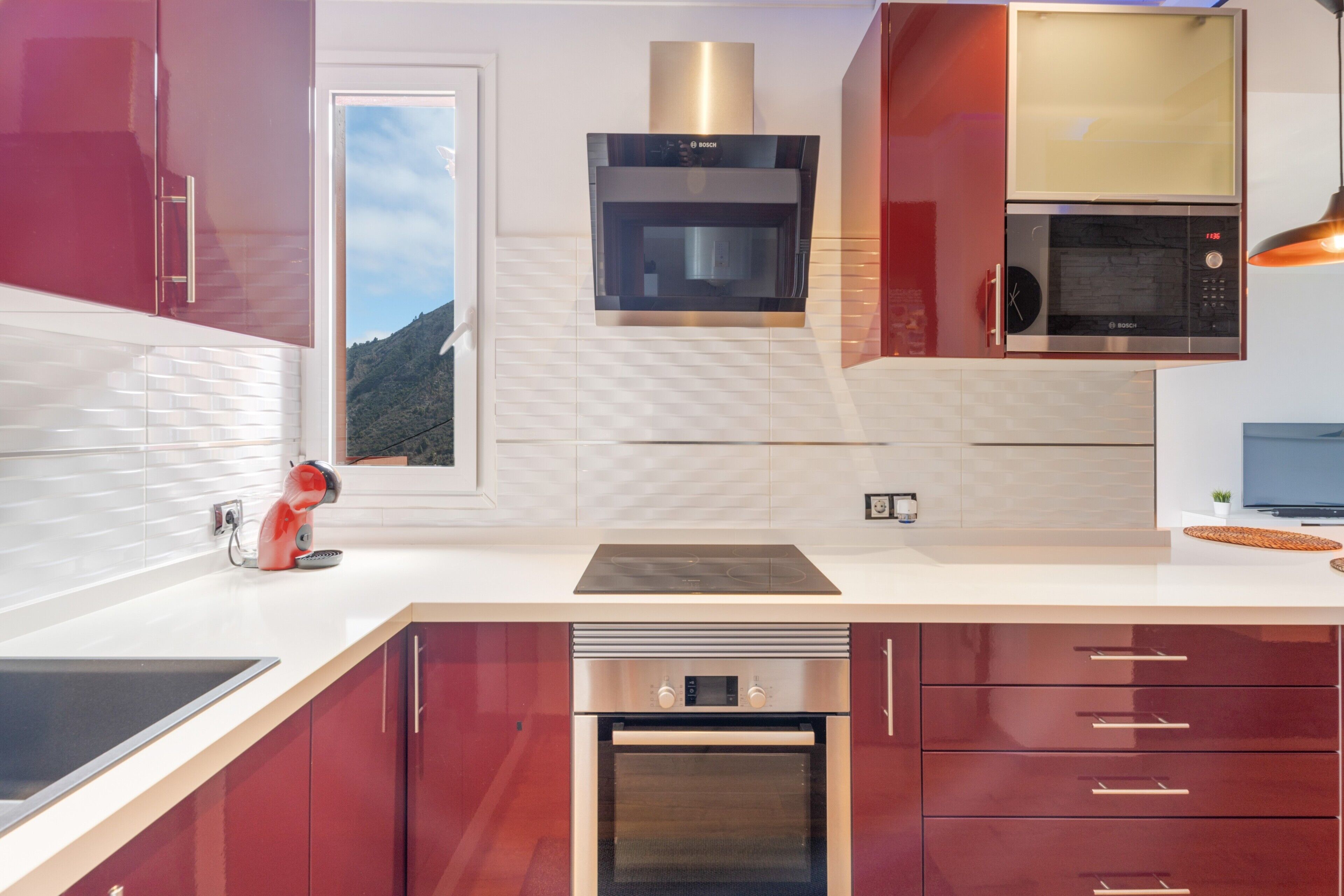 Køleskab, mikrobølgeovn, ovn, kogeplade