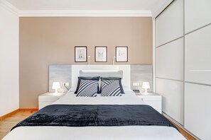 2 chambres, fer et planche à repasser, Wi-Fi gratuit, draps fournis