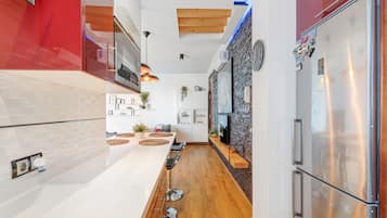 Fridge, microwave, oven, stovetop