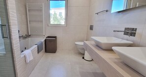 Dusch, hårtork och handdukar