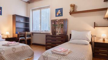 3 habitaciones, tabla de planchar con plancha y wifi gratis