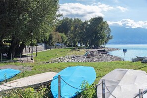 Una spiaggia nelle vicinanze