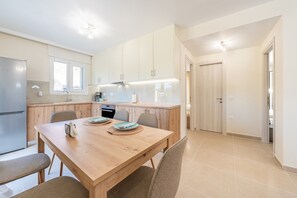 Fridge, oven, stovetop, coffee/tea maker - 'Luxury Home in River' with Private Terrace, Wi-Fi and Air Conditioning (Kerkyra)