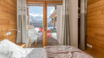 1 bedroom, iron/ironing board, free WiFi