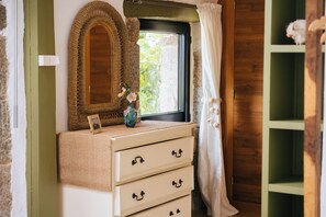 Interior - Holiday Home 'Gite La Villate' with Private Terrace, Private Garden and Wi-Fi (Cuguen)