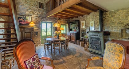 Villa 'L'Elzède' con vistas a las montañas, piscina privada y Wi-Fi