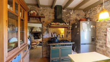 冰箱、微波炉、烤箱、炉灶