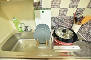 Fridge, microwave, stovetop, cookware/dishes/utensils