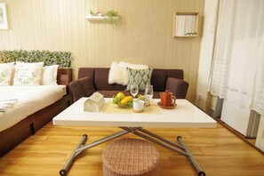 1 bedroom, desk, free WiFi, bed sheets