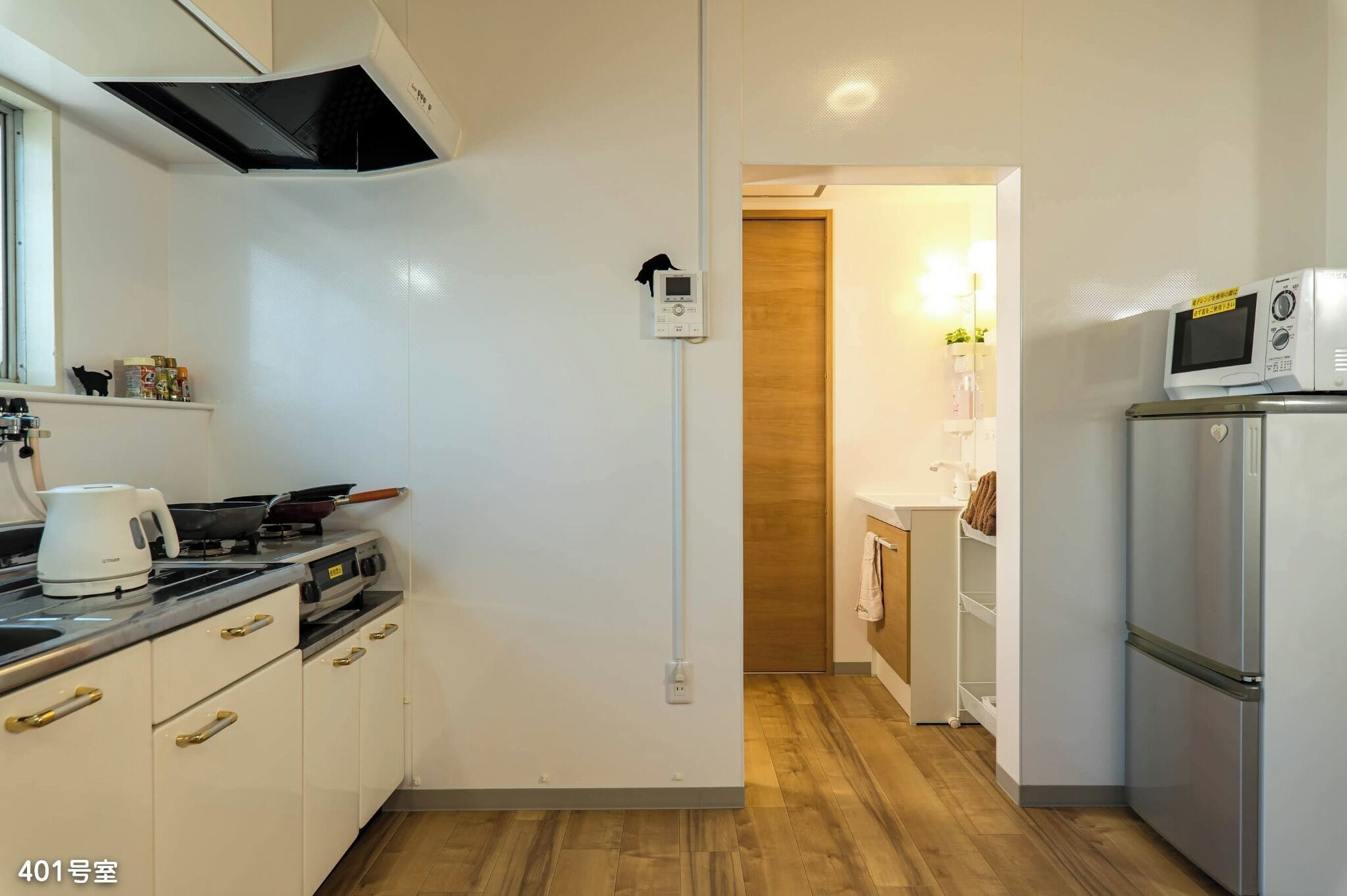 Fridge, microwave, stovetop, cookware/dishes/utensils