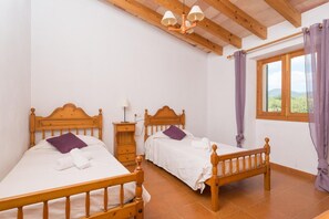 4 bedrooms, iron/ironing board, free WiFi, bed sheets