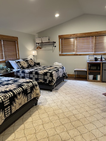 Mountain View Suite - Two queen beds