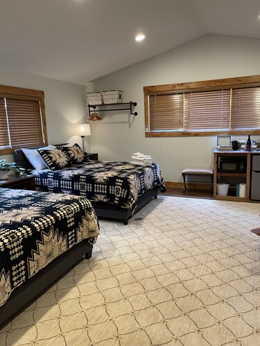 The Suite - In the heart of Ennis, Montana and the Madison Valley. Fishing Haven