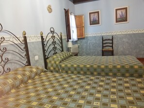2 dormitorios, tabla de planchar con plancha, wifi gratis y ropa de cama