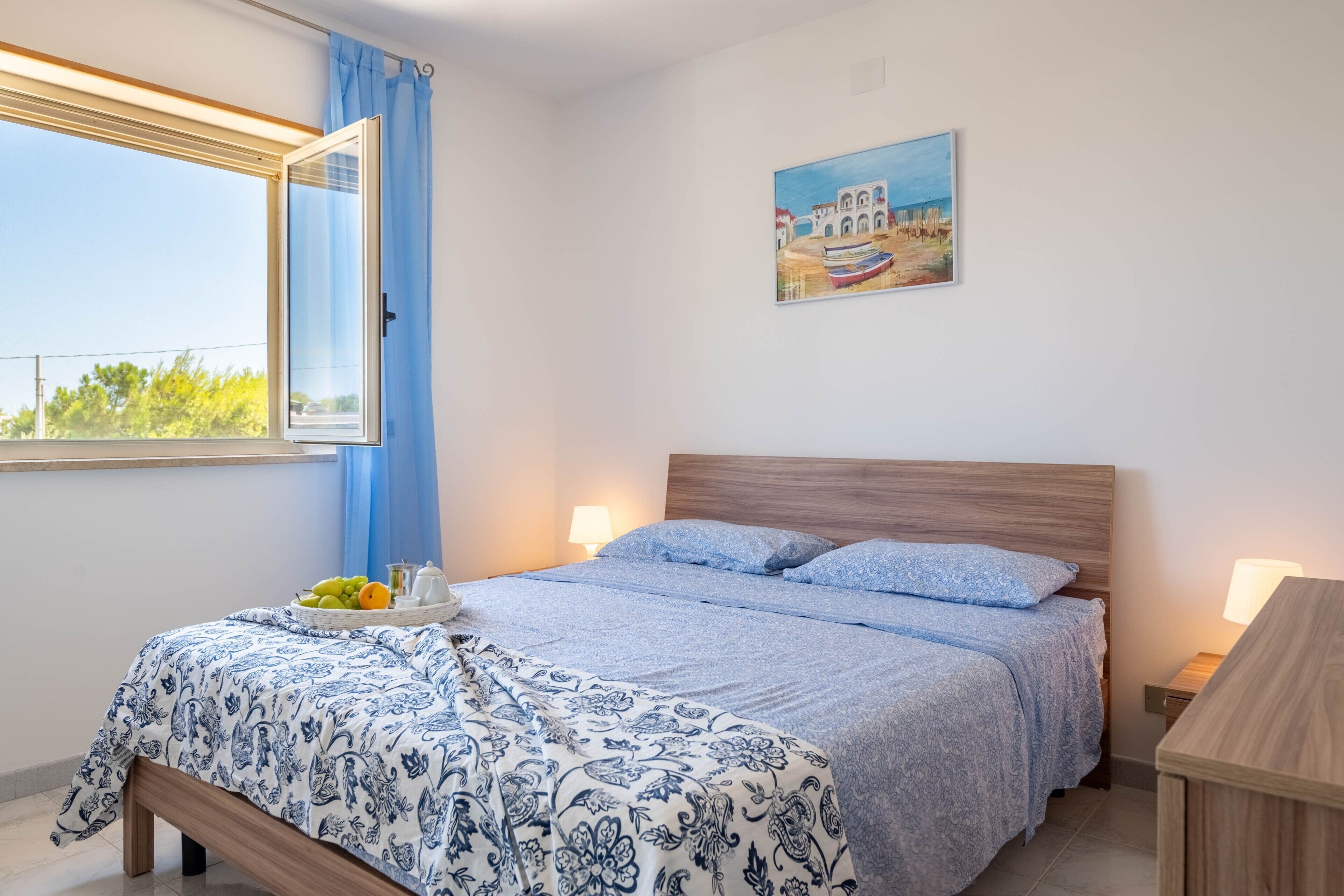 2 habitaciones, tabla de planchar con plancha y ropa de cama 