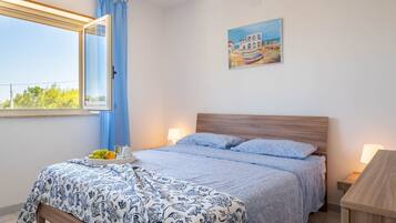 2 habitaciones, tabla de planchar con plancha y ropa de cama